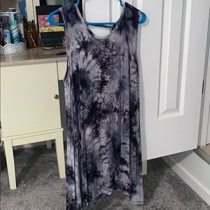 Tie-dye keyhole back dress